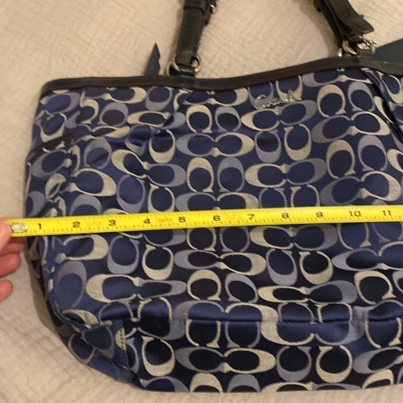 COACH vintage shoulder bag in very good condition. - Picture 13 of 15